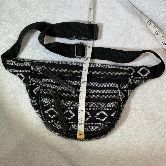 Forever 21 Black and White Belt Bag Fanny Pack - Picture 15 of 16